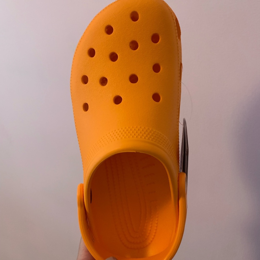 NWT Bright orange crocs! Men’s 8, Women’s 10